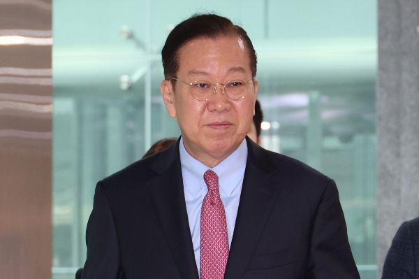 권영세 국민의힘 비상대책위원장이 더불어민주당 등 야당을 향해 윤석열 대통령 탄핵심판 결과에 대한 승복 메시지를 밝힐 것을 촉구했다. 사진은 권영세 국민의힘 비상대책위원장이 2일 오전 서울 여의도 국회 의원회관에서 열린 AI강국을 위한 개인정보 활용 방안 세미나에 참석하는 모습. /사진=뉴스1