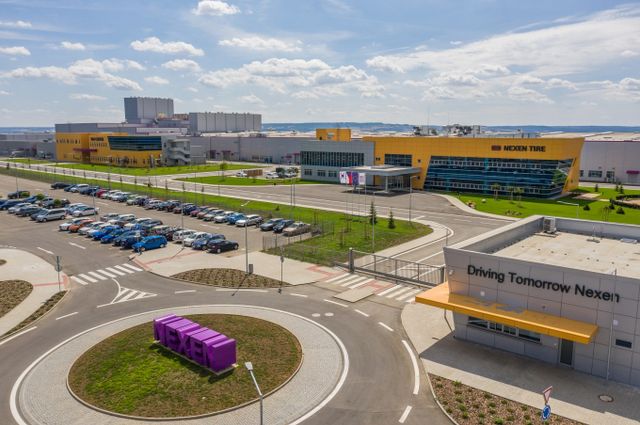 미국 내 대규모 시설 투자에 대한 회의적인 시각이 존재하는 가운데 고부가 타이어의 수요가 높은 유럽이 대안으로 주목받고 있다. 사진은 넥센타이어 유럽 공장 전경./사진=넥센타이어