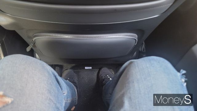 기아 타스만의 2열은 성인 남성이 앉기에도 충분한 공간을 확보했다. /사진=김창성 기자