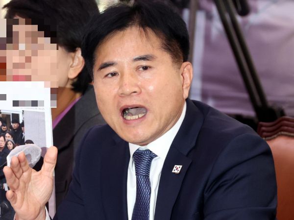 이병진 더불어민주당 의원이 당선무효형을 선고받았다. 사진은 이병진 더불어민주당 의원이 지난 1월9일 오전 서울 여의도 국회에서 열린 농림축산식품해양수산위원회 전체회의에서 발언을 하고 있는 모습. /사진=뉴시스