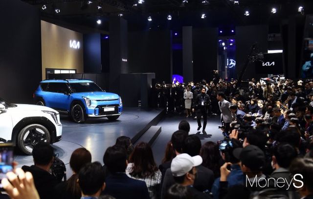 2025서울모빌리티쇼가 역대급 풍성한 볼거리를 준비해 관람객 맞이 준비를 끝냈다. 사진은 2023서울모빌리티쇼 당시 모습. /사진=장동규 기자