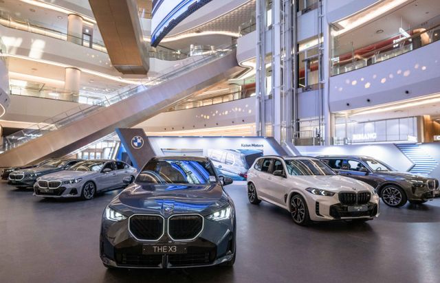 코오롱모터스가 잠실 롯데월드몰에서 'BMW 아이코닉 라운지'를 오는 13일까지 운영한다. /사진=코오롱모터스