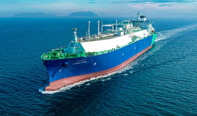조선주는 트럼프 행정부의 수혜를 입을 것으로 전망된다. 사진은 한화오션이 건조한 200번째 LNG운반선인 ‘레브레사(LEBRETHAH)’호. /사진=뉴스1(한화오션 제공) 