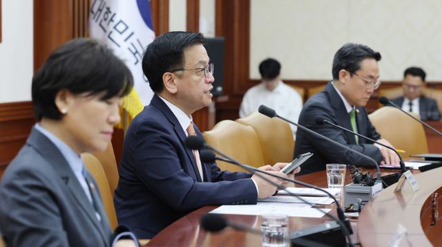 최상목 경제부총리 겸 기획재정부 장관이 2일 서울 종로구 정부서울청사에서 열린 경제관계장관회의에서 발언을 하고 있다. /사진=뉴스1