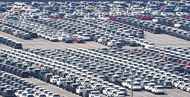 도널드 트럼프 미국 대통령의 관세 발효 전에 미리 자동차를 구매하려는 미국 소비자들이 증가하고 있다. 사진은 지난 1일 경기 평택항내 자동차 전용부두에 선적을 기다리는 수출용 차량의 모습. /사진=뉴시스 