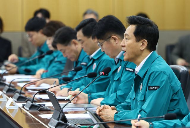 오세훈 서울시장이 2일 서울 중구 서울시청에서 열린 대통령 탄핵심판 선고 집회 대비 회의에서 발언하고 있다. /사진=뉴시스