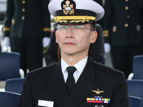 이국종 국군대전병원장이 국내 의료체계 관련 비판 발언을 한 것에 대해 국방부 측에 사과했다. 사진은 이국종 국군대전병원장이 지난달 5일 오후 대전 국군간호사관학교에서 열린 제65기 사관생도들의 졸업 및 임관식에 참석한 모습. /사진=뉴스1