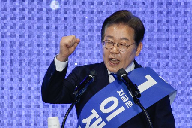 사진은 전날 민주당 영남권(대구·울산·부산·경북·경남) 경선에서 득표율 90.81%를 얻은 뒤 소감을 밝히는 이재명 후보. /사진=뉴스1