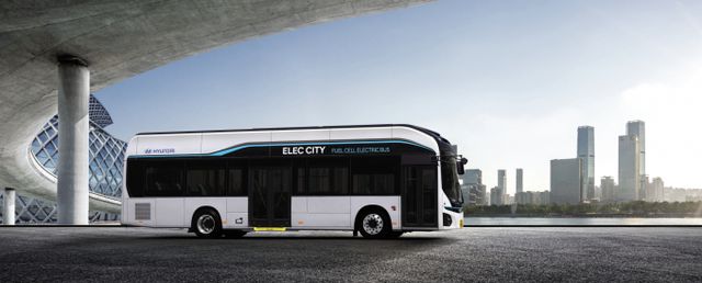 현대차의 무공해 전기버스 일렉시티 타운이 유네스코 세계유산인 일본 '야쿠시마'를 달린다. /사진=현대차