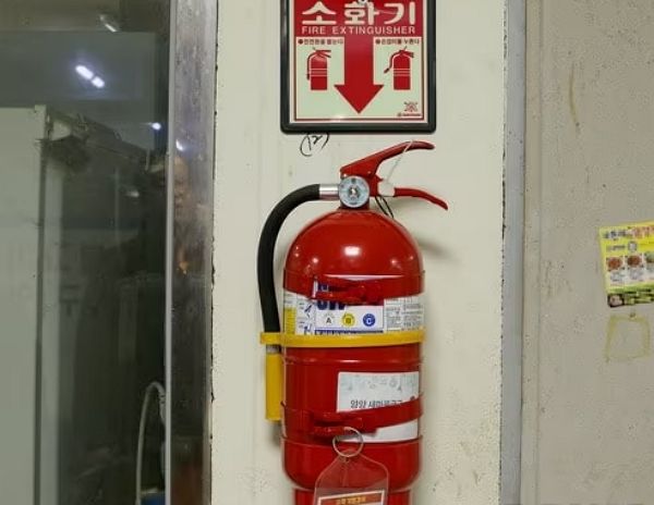 한 시민이 식당 소화기를 이용해 불을 껐다가 사장으로부터 소화기를 물어내라는 요구를 받았다. 사진은 기사와 직접적인 관련 없음. /사진=뉴스1