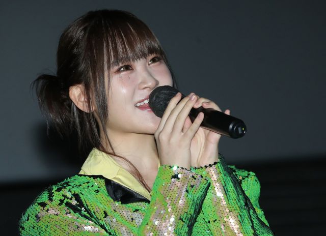 온라인에서 가수 김다현을 상습적으로 비방한 50대 남성이 집행유예를 선고받았다. 사진은 김다현이 지난해 12월18일 서울 영등포구 롯데시네마 영등포점에서 열린 음원 ‘아파트’ 발매 쇼케이스에서 인사말 하는 모습. /사진=뉴스1