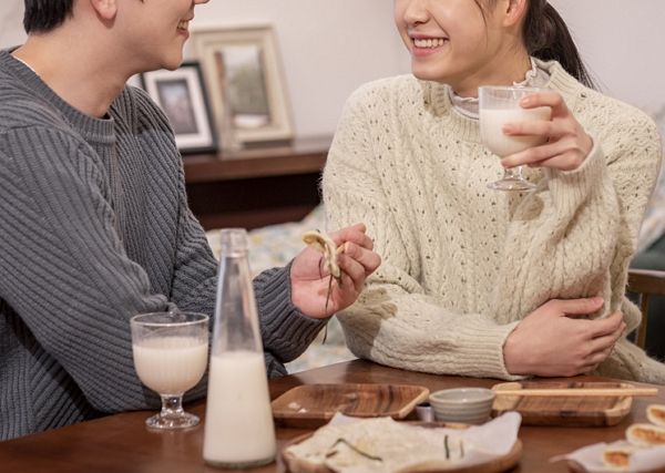 '돌싱' 아르바이트생과 단둘이 술을 마신 남편 때문에 화가 난다는 여성의 하소연이 전해졌다. 사진은 기사와 직접적인 관련 없는 삽화. /삽화=이미지투데이