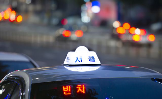 승차 거부를 한 손님을 매단 채 40m 가량을 주행을 해 다치게 한 택시기사가 징역 8개월을 선고받았다. 사진은 기사내용과 무관함. /사진=이미지투데이