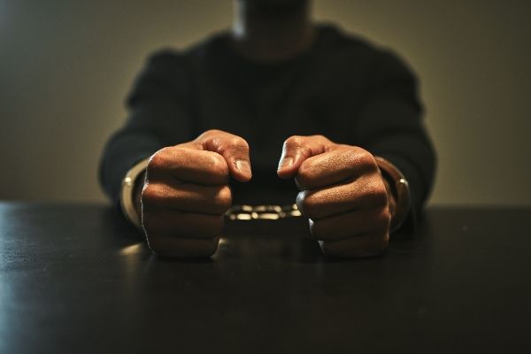 납치·감금 사건을 저지른 행동대장 등 조직폭력배 7명이 구속 기소됐다. 사진은 기사의 이해를 돕기 위한 삽화. /삽화=이미지투데이