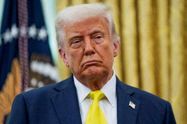 수출기업 애로 접수 통합 창구인 '관세 대응 119'에 2개월 동안 3000건 이상의 상담이 접수됐다.사진은 트럼프 대통령이 지난 18일(현지시각) 미국 워싱턴D.C 백악관 집무실에서 열린 메디케이드 서비스 센터(CMS) 메흐메트 오즈 청장 취임식에서 연설을 듣는 모습. /사진=로이터