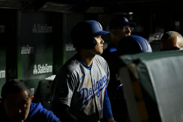 LA다저스가 난타전 끝에 시카고 컵스에게 재역전패 당했다. 사진은 23일(한국시각) 미국 일리노이주 시카고 리글리플드에서 열린 시키고 컵스와 LA다저스의 경기에서 끝내기 패배를 당한 후 오나티 쇼헤이의 모습. /사진=로이터