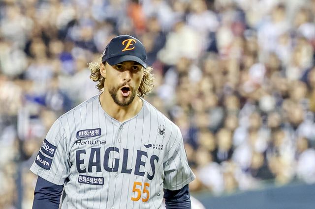 한화 이글스가 4월 상승세를 이어온 롯데 자이언츠를 상대로 구단 역사상 최초로 선발 8연승에 도전한다.사진은 2025시즌 한화 이글스에서 활약한 라이언 와이스의 모습. /사진=뉴스1