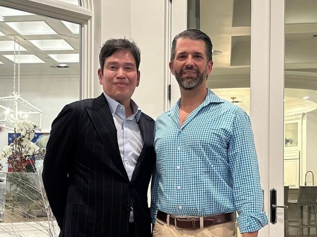 도널드 트럼프 미국 대통령의 장남 트럼프 주니어가 다음주 한국을 방문해 정용진 신세계 회장과 재계 인사들을 만난다. 사진은 2024년 1월 트럼프 주니어 방한 당시의 모습. /사진=신세계그룹