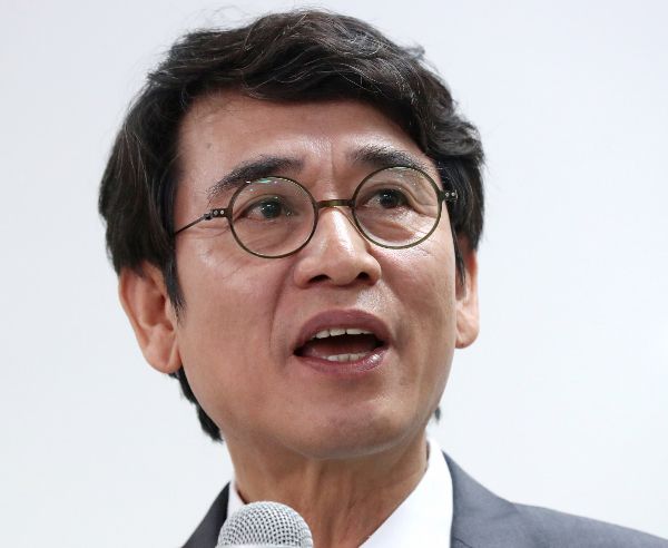 유시민 작가는 지귀연 판사가 윤석열 전 대통령에게 갖가지 특혜를 제공했다고 주장하며 응징하겠다고 밝혔다. 사진은&nbsp;유시민 작가가 노무현재단에서 열린 노무현 전 대통령 서거 10주기 기자간담회에 참석한 모습. /사진=머니투데이