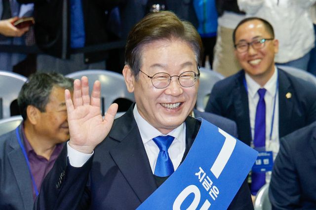 이재명 더불어민주당 대선경선 후보가 23일 자신의 페이스북을 통해 제주지역 맞춤형 공약을 내걸었다. 사진은 지난 20일 영남권 합동연설회에서 활짝 웃고 있는 이 후보. /사진=뉴스1