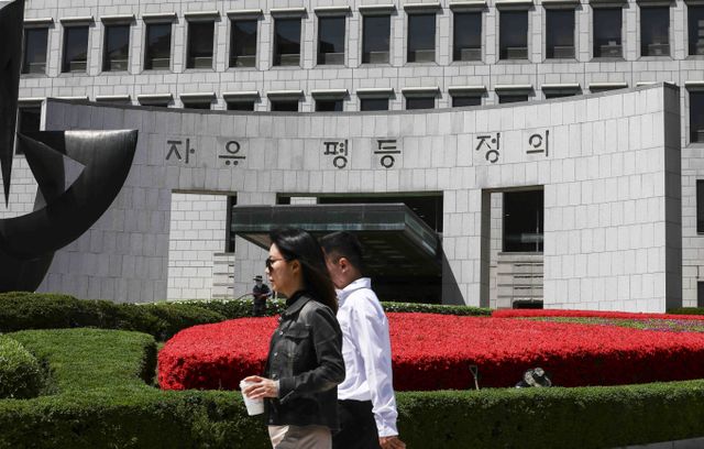 대법원이 이재명 더불어민주당 대선 경선 후보의 공직선거법 위반 사건 심리를 이례적으로 빠르게 진행하면서 정치권에 미묘한 파장이 일고 있다. 사진은 대법원이 이재명 더불어민주당 대선 경선 후보의 공직선거법 위반 사건에 대해 오는 24일 전원합의체 속행기일 여는 가운데 23일 서울 서초구 대법원 청사 모습이 보이고 있다. /사진=뉴시스