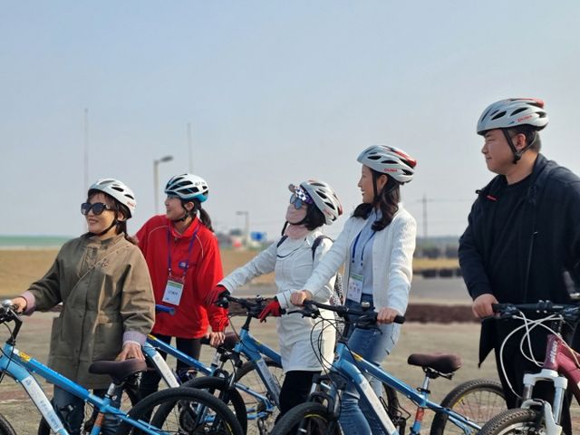 자전거담당 공무원들이 23일 제주에서 실습 교육을 받고 있다. /사진=한국자전거정책연합