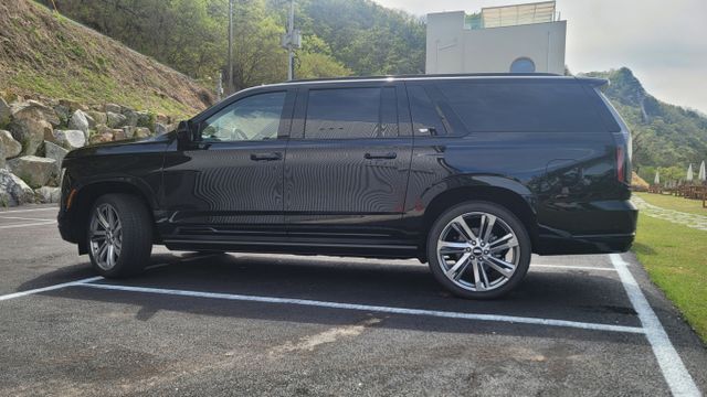 캐딜락 '더 뉴 에스컬레이드 ESV'의 차체는 6m에 육박한다. /사진=김창성 기자