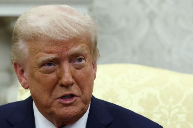 이란과 핵 협상을 벌이고 있는 미국이 이란 내에서 우라늄 농축을 중단하면 민간 용도 핵 프로그램은 용인할 수 있다는 타협안을 제시했다. 사진은 도널드 트럼프 미국 대통령이 지난 17일(현지시간) 미국 워싱턴D.C 백악관에서 이란 핵시설 타격은 협상이 우선이라고 말한 모습. /사진=로이터