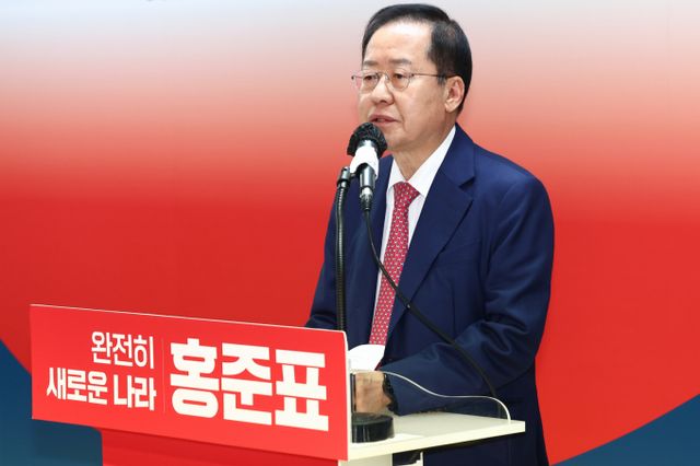 홍준표 국민의힘 대선 경선 후보가 24일 오전 서울 여의도 국회 선거사무소에서 경선 관련 긴급 기자회견을 하고 있다. / 사진=뉴스1 김민지 기자 /사진=(서울=뉴스1) 김민지 기자