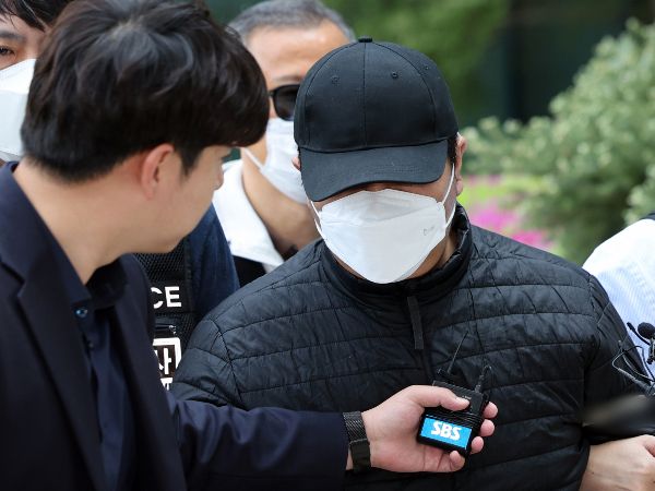 사진은 서울 강북구 미아동 마트에서 흉기를 휘둘러 1명을 살해하고 1명을 다치게 한 30대 남성이 구속 전 피의자 심문(영장실질심사)에 출석한 모습. /사진=뉴스1