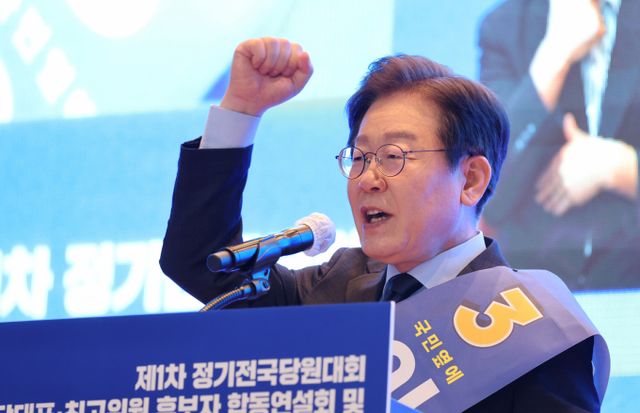 일부 시민은 민주당이 광주표를 당연한 우군이라는 '상수'로 여기다 보니 오히려 역설적으로 소외감을 느낀다고 토로했다. 사진은 이재명 더불어민주당 당대표 후보가 지난해 8월 광주시 김대중컨벤션센터에서 열린 제1차 전국당원대회 광주지역 합동연설회에서 정견발표를 하는 모습. /사진=뉴스1