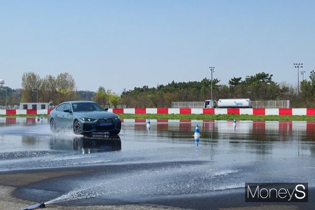 일반 도로에서는 경험할 수 없는 드리프트 체험도 진행됐다./사진=김이재 기자