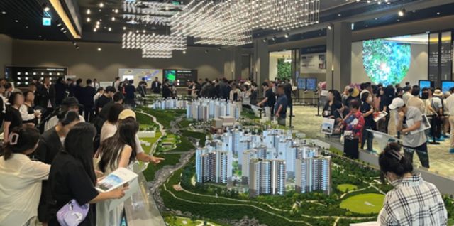 '위파크 제주' 모델하우스에 방문객들이 모여 있다. /사진 제공=호반건설