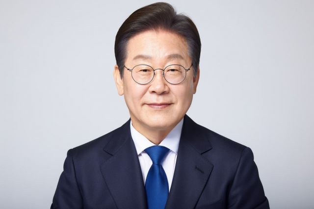 더불어민주당 대통령 후보로 공식 선출된 이재명 후보는 수락 연설을 통해 정권 탈환과 민주주의 회복, 국민통합을 이루겠다고 다짐했다. 사진은 이재명 더불어민주당 대선후보의 프로필 사진. /사진=더불어민주당 제공