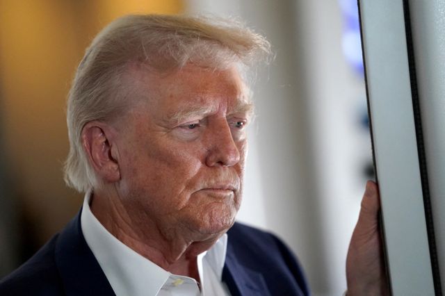 취임 100일을 앞둔 트럼프 미국 대통령이 역대 가장 낮은 1분기 지지율 45%를 기록했다./사진=로이터