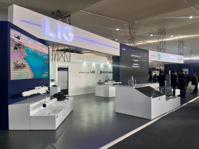 LIG넥스원이 중남미 최대 규모인 페루 국제방산전시회에 참가해 해양안보 종합솔루션을 소개했다./사진=LIG넥스원