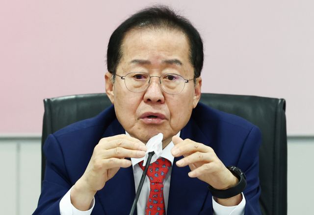 홍준표 국민의힘 대선 경선 후보가 28일 페이스북을 통해 대선 관련 입장을 밝혔다. 사진은 이날 오전 서울 여의도 중소기업중앙회에서 열린 중소기업인과의 간담회에 참석한 홍 후보. /사진=뉴스1