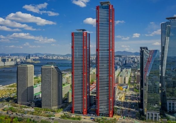 서울 여의도 초고층 복합건물에서 화재가 발생했다. 사진은 여의도 파크원 전경. /사진=머니투데이(포스코건설 제공)