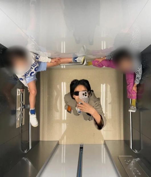 방송인 김나영이 공중도덕 논란에 휩싸이자 재빠르게 사진을 삭제했다. /사진=김나영 인스타그램