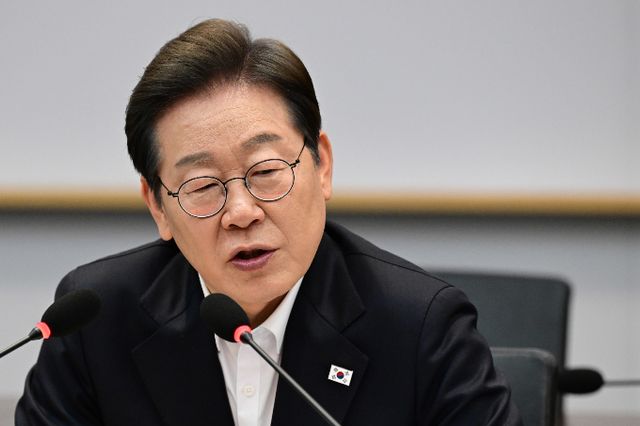 더불어민주당이 오는 30일 선거대책위원회를 출범시킨다. 사진은 지난 28일 경기 이천 SK하이닉스 이천캠퍼스에서 열린 'K-반도체' AI메모리반도체 기업 간담회에 참석해 발언하는 이재명 후보. /사진=뉴스1