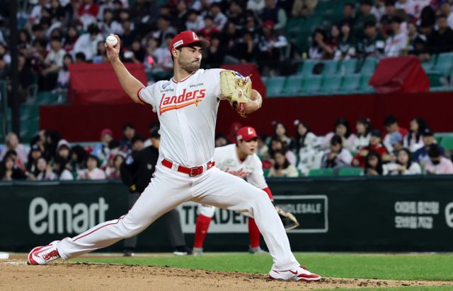 삼성 라이온즈와 SSG랜더스가 29일 경기 선발투수로 각각 최원태와 미치 화이트를 예고했다. 사진은 2025시즌 SSG랜더스에서 활약 중인 미치 화이트의 모습. /사진=뉴스1