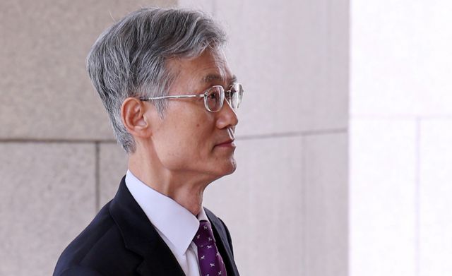 이재명 더불어민주당 대선 후보의 공직선거법 위반 혐의 사건에 대한 대법원의 최종 판단이 이틀 앞으로 다가왔다. 사진은 조희대 대법원장이 지난 24일 오전 서울 서초구 대법원으로 출근하고 있는 모습. /사진=뉴스1