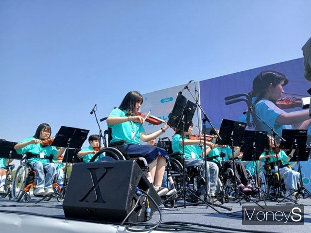 연주 중인 이새봄 학생./사진=머니S 강한빛 기자