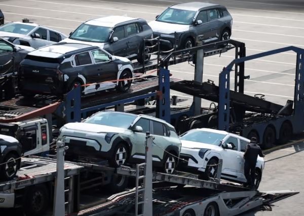 미국 도널드 트럼프 행정부가 자동차 제조업체들이 미국에서 만든 자동차 가격의 15%만큼 수입 부품에 대해 관세를 면제받을 것이라고 말했다. 사진은 기사의 이해륻 돕기 위한 사진. /사진=로이터