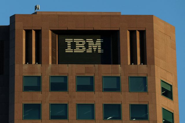 IBM이 미국에 향후 5년 동안 1500억달러(약 215조8500억원)를 투자할 계획이다. 사진은 IBM 로고. /사진=로이터