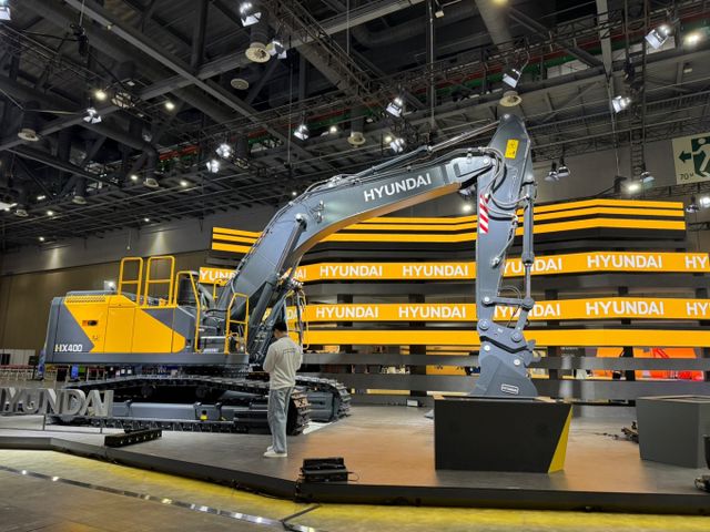 HD현대가 '2025 서울모빌리티쇼'에 출격해 차세대 신모델을 선보인다. 사진은 HD현대건설기계의 현대 HX400. /사진=정연 기자