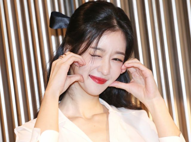 서예지가 악플러 고소 현황을 밝혔다. 사진은 지난해 8월 서울 중구 소공동 롯데백화점에서 열린 메이크업 아티스트 브랜드의 30주년 기념 신제품 출시 포토행사에 참석한 배우 서예지. /사진=뉴스1