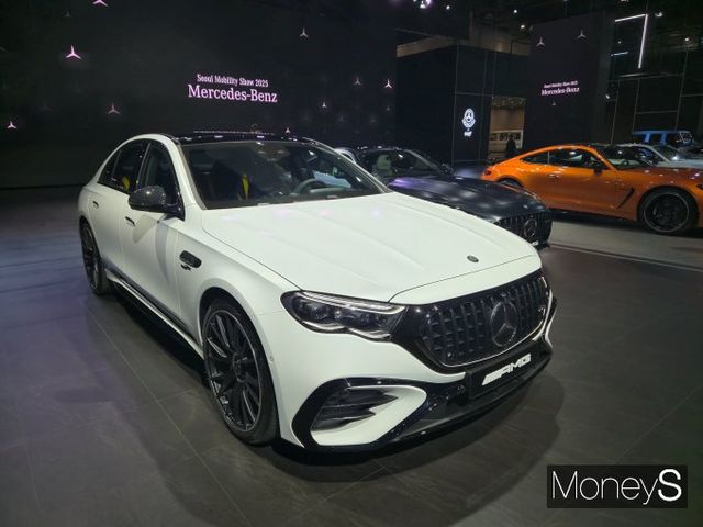메르세데스-벤츠 코리아가 '2025 서울 모빌리티쇼'에서 다양한 고성능 AMG 모델 라인업을 공개했다./사진=김이재 기자