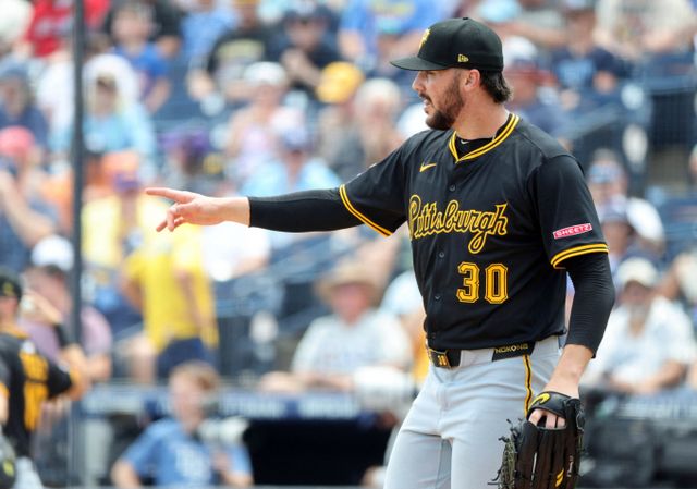 피츠버그 파이리츠가 1선발 폴 스킨스의 호투에 힘입어 4연패를 탈출했다. 사진은 3일(한국시각) 미국 플로리다주 탬파 스테인브레너 필드에서 열린 탬파베이 레이스와 피츠버그 파이리츠의 경기에 선발 등판한 폴 스킨스의 모습. /사진=로이터