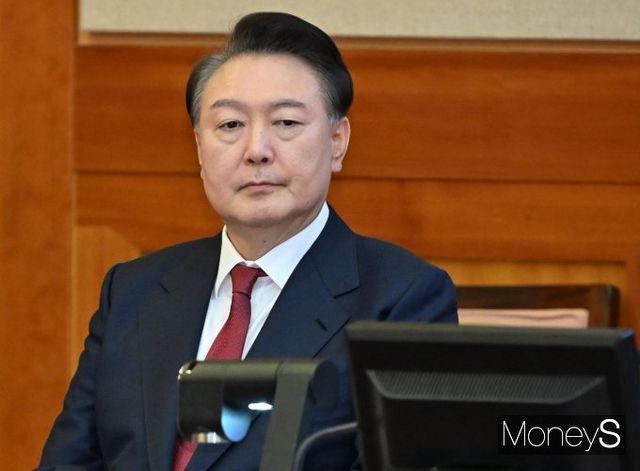 윤석열 대통령 탄핵 선고에 대한 여론 조사 결과가 주목된다. 사진은 윤 대통령 모습. /사진=임한별 기자